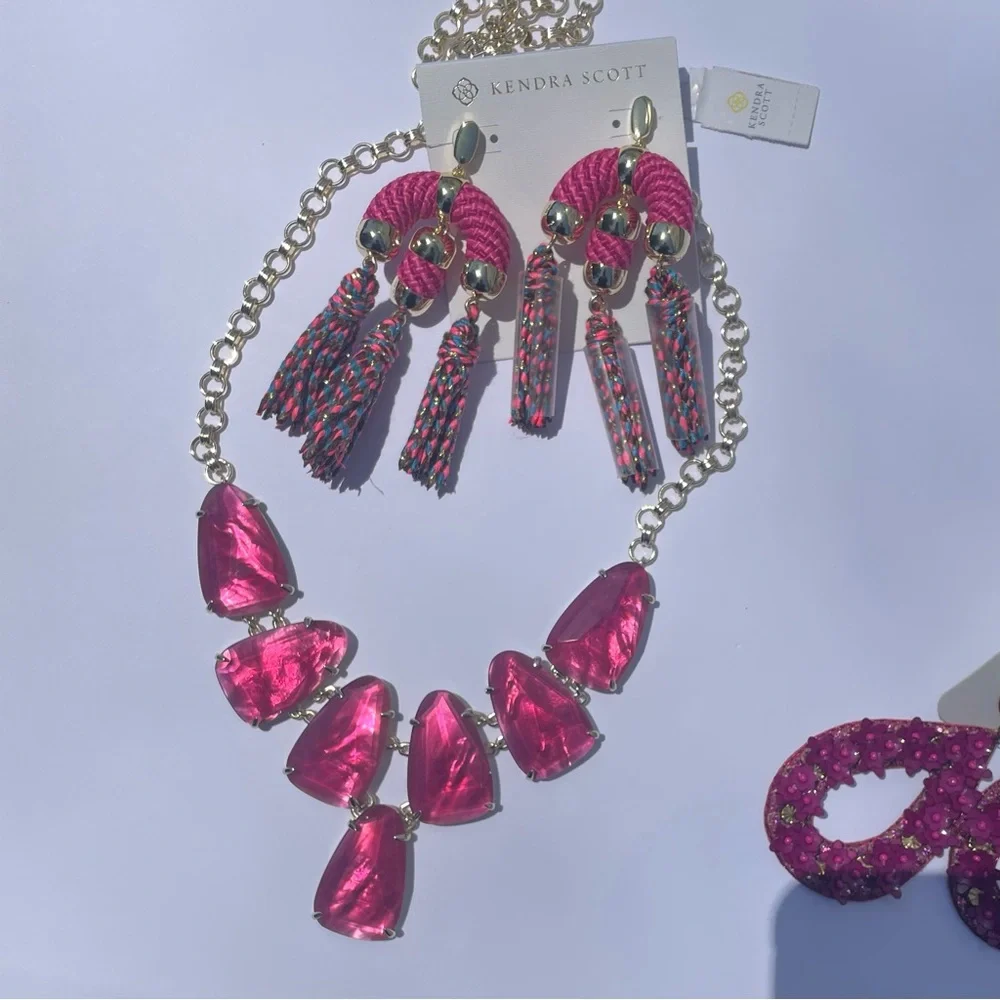 Kendra Scott Harlie Necklace Pink Berry Burgundy Illusion 14k Gold Plated NWT - Picture 16 of 16